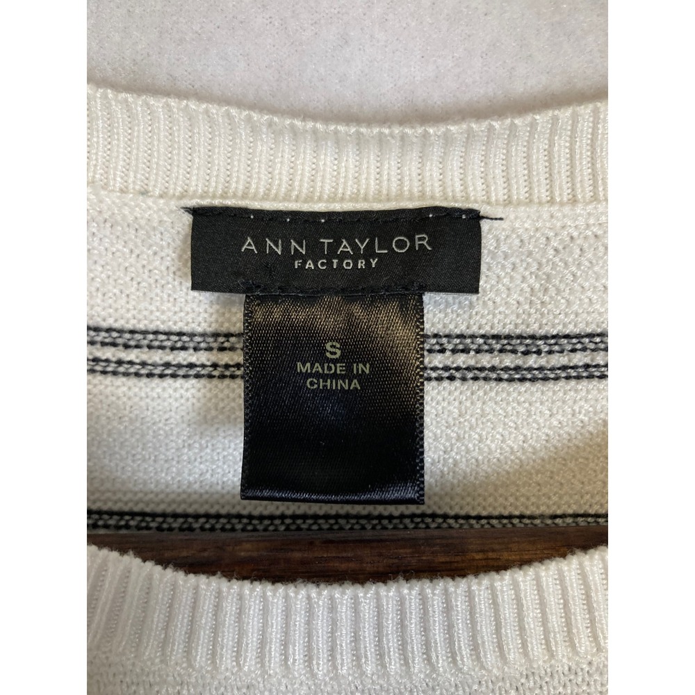Classic Chic Ann Taylor Factory Women S White Black Striped Bell Sleeve Knit Top - Picture 3 of 9